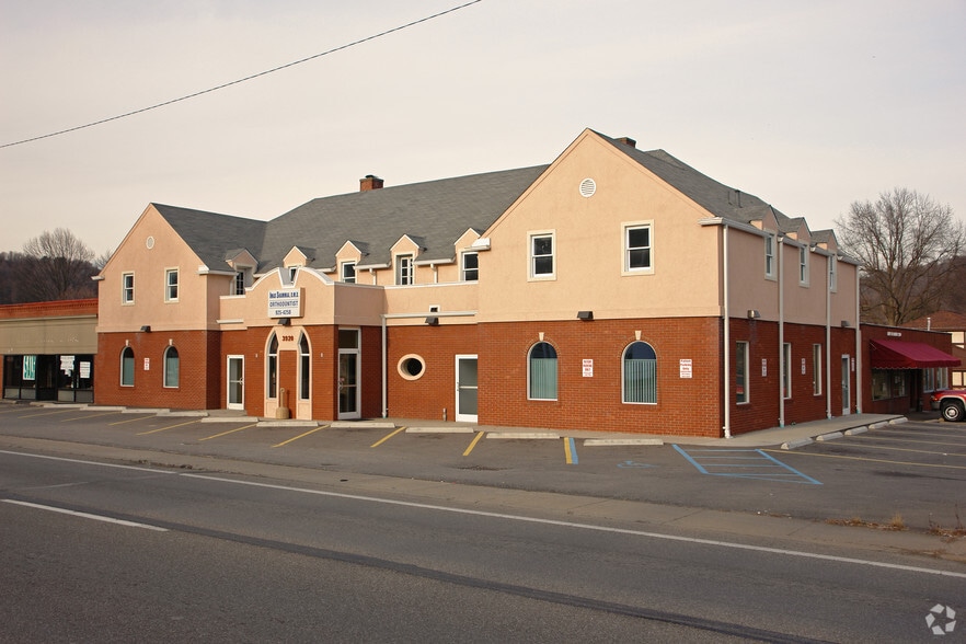 3920 Maccorkle Ave SE, Charleston, WV for lease - Building Photo - Image 2 of 8