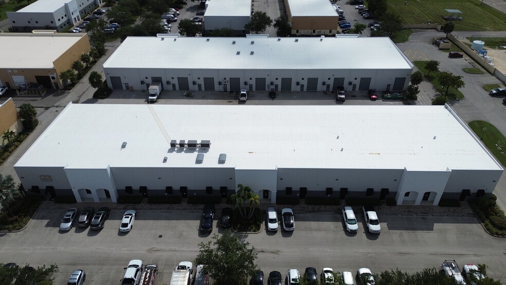 16121 Lee Rd, Fort Myers, FL for sale - Building Photo - Image 2 of 4