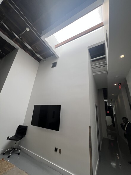 1138-1148 N Western Ave, Los Angeles, CA for lease - Building Photo - Image 2 of 24