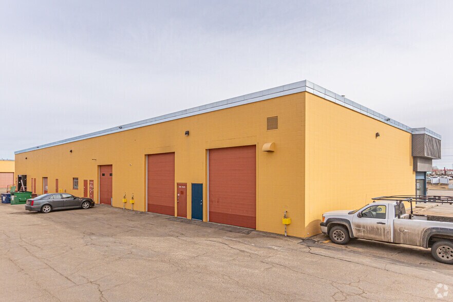 3424-3440 78 Ave NW, Edmonton, AB à louer - Photo du bâtiment - Image 3 de 4