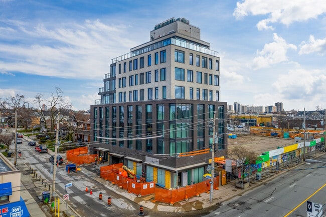 More details for 7 Fairbank Av W, Toronto, ON - Retail for Lease