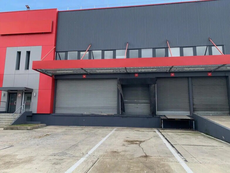 Industrial in Le Blanc-Mesnil for lease - Building Photo - Image 3 of 18