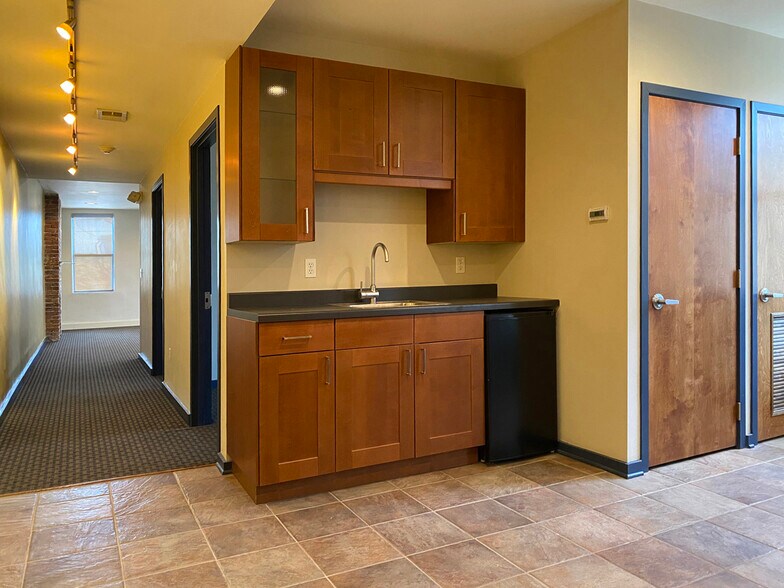 2429 E Carson St, Pittsburgh, PA à louer - Photo intérieure - Image 3 de 9