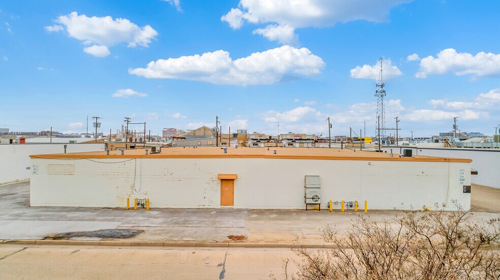 2711-2725 Cullen St, Fort Worth, TX à louer - Photo du bâtiment - Image 3 de 16