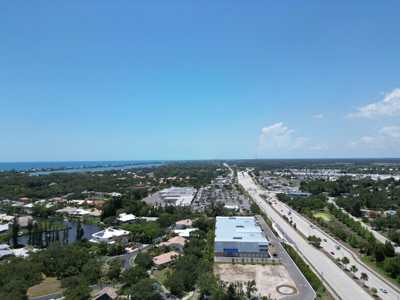 831 N Tamiami Trl, Nokomis, FL à louer - Photo du bâtiment - Image 2 de 8