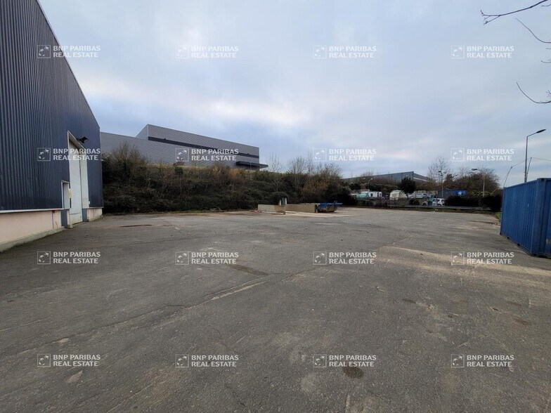 Office in Valenton for lease - Building Photo - Image 2 of 4