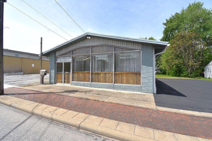 132 N Main St, Hubbard, OH à vendre - Photo du bâtiment - Image 1 de 31