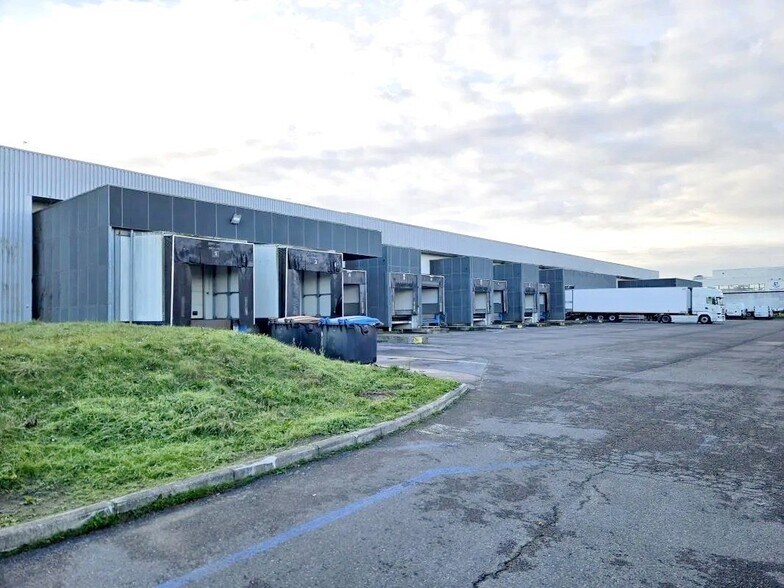 Industriel dans SAINT-OUEN-L'AUMONE à louer - Photo du bâtiment - Image 3 de 14