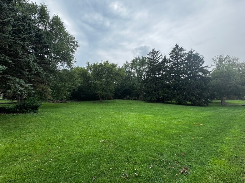 36911 N Green Bay Rd, Waukegan, IL for sale - Building Photo - Image 3 of 4