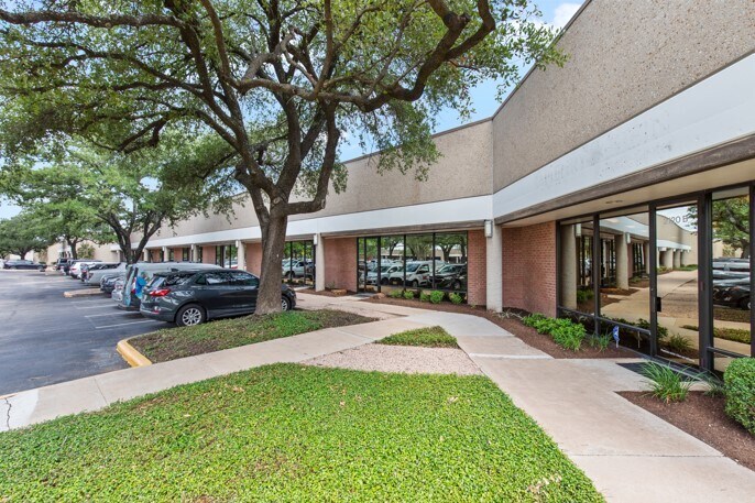 2120 W Braker Ln, Austin, TX à louer - Photo du bâtiment - Image 2 de 13