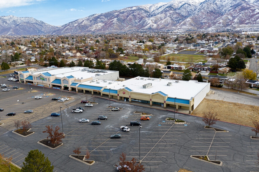 860-890 N Fairfield Rd, Layton, UT for lease - Building Photo - Image 2 of 6