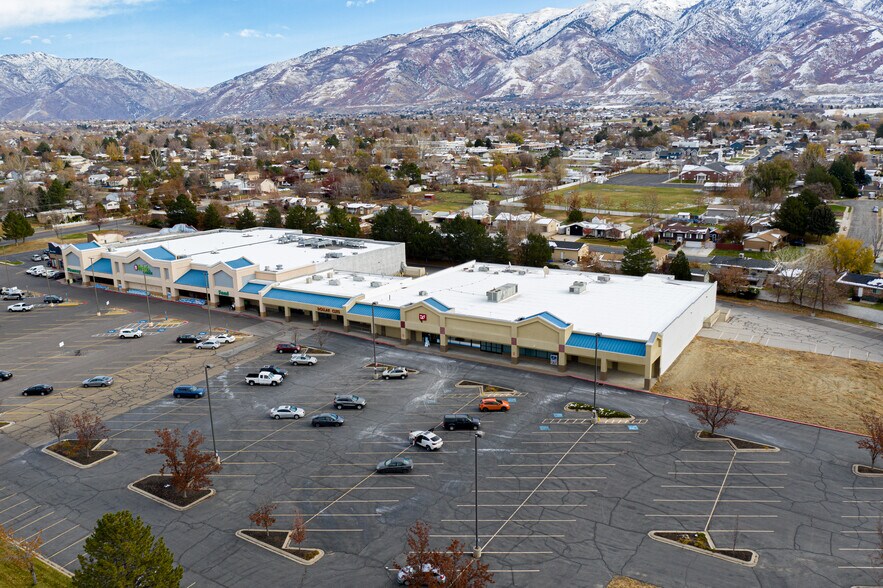 860-890 N Fairfield Rd, Layton, UT à louer - Photo du bâtiment - Image 2 de 8
