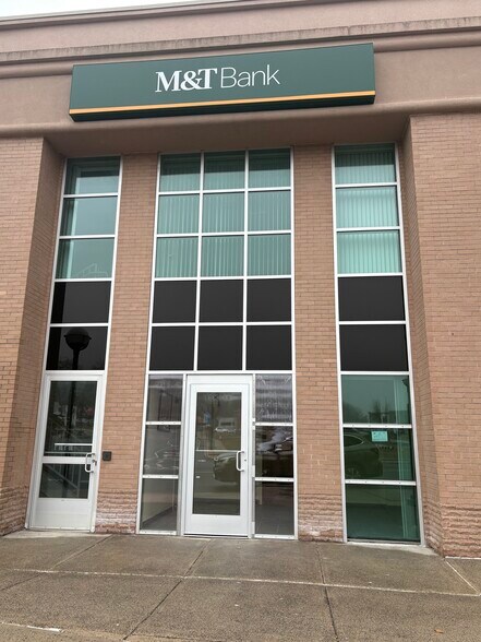 4 Riverside Ave, Bristol, CT à louer - Photo du bâtiment - Image 2 de 4