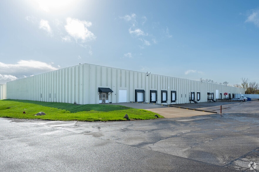 4557 W Bradbury Ave, Indianapolis, IN for lease - Primary Photo - Image 1 of 13