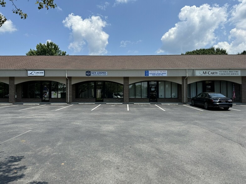 624-630 Dolly Parton Pky, Sevierville, TN for lease - Building Photo - Image 3 of 13