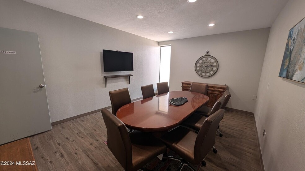 2901 N Country Club Rd, Tucson, AZ for sale - Interior Photo - Image 2 of 34