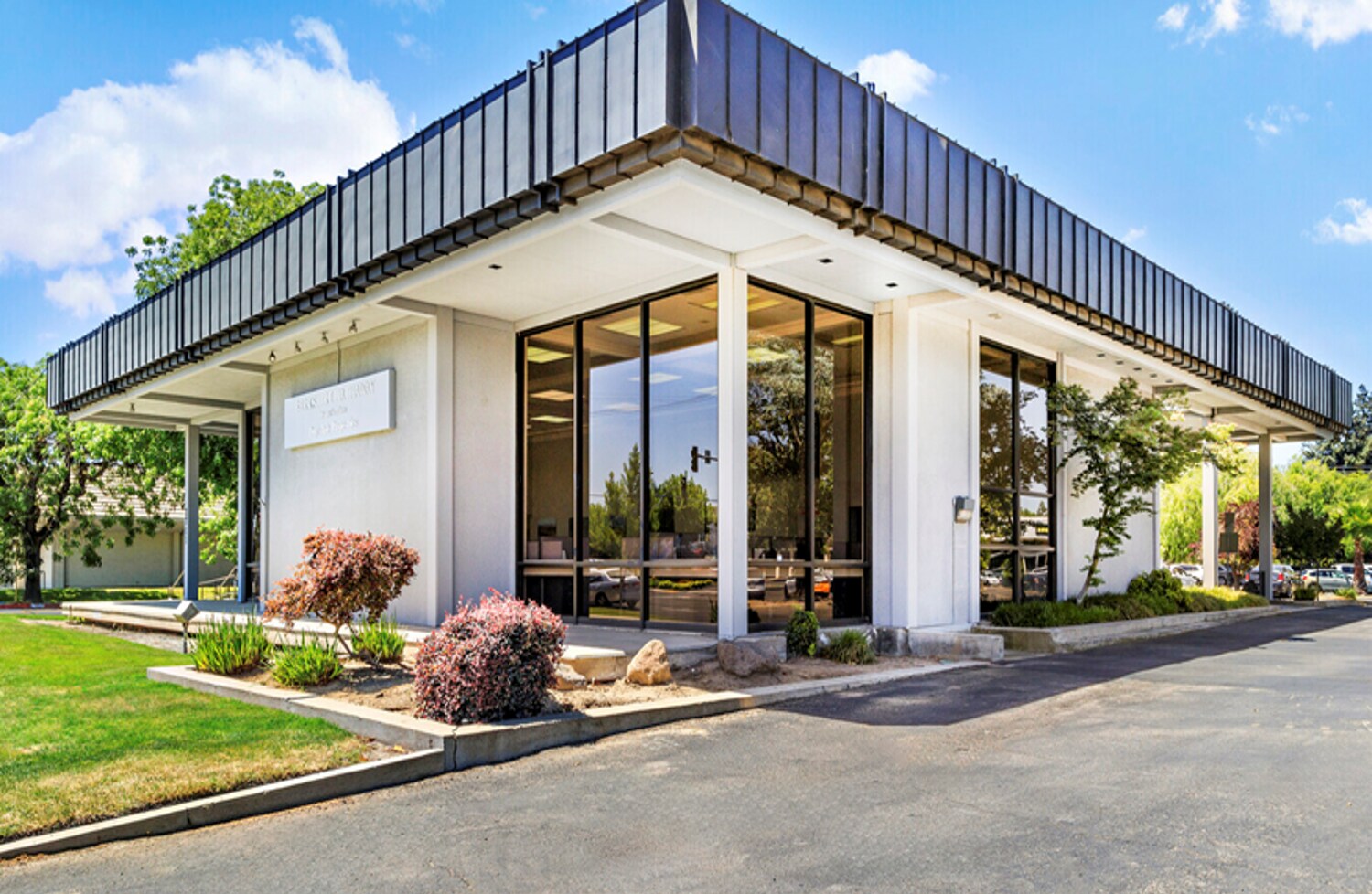 2711 McHenry Ave, Modesto, CA à louer Photo du bâtiment- Image 1 de 9