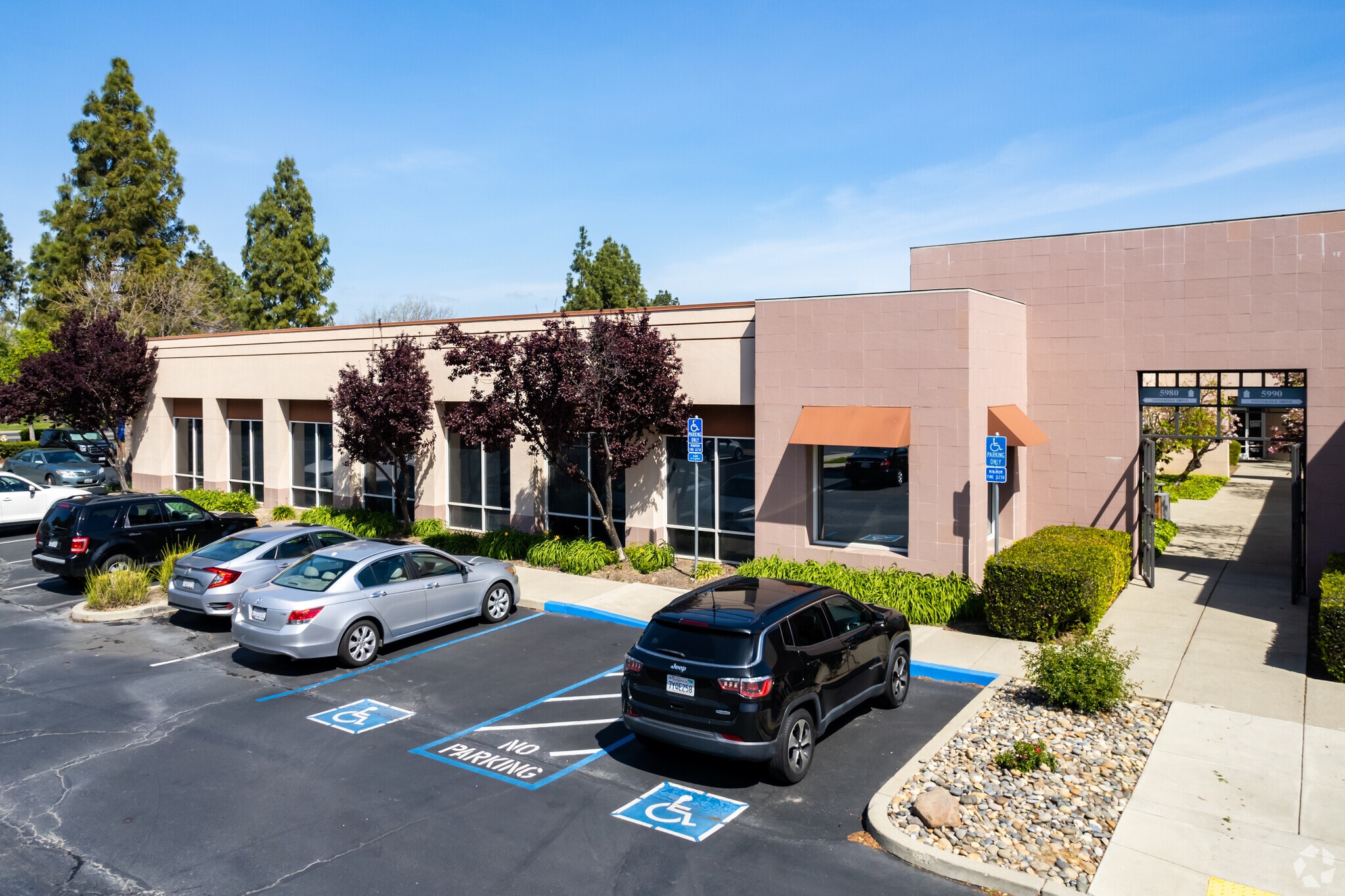 5980 Stoneridge Dr, Pleasanton, CA for lease Primary Photo- Image 1 of 8