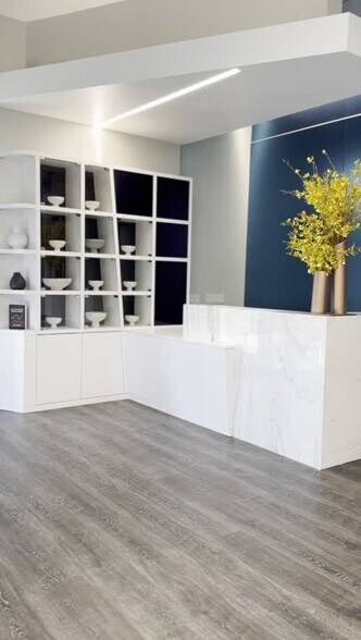 2015 S Shepherd Dr, Houston, TX à louer - Vidéo sur l’inscription commerciale - Image 2 de 24