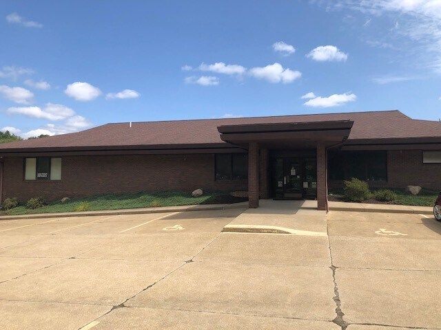 2520 Wales Ave NW, Massillon, OH à vendre - Photo du bâtiment - Image 2 de 2