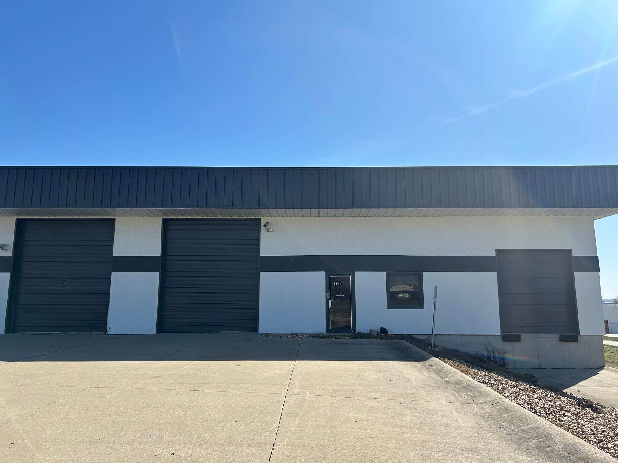 1109-1113 Valley Ridge Dr, Grain Valley, MO for lease Building Photo- Image 1 of 9