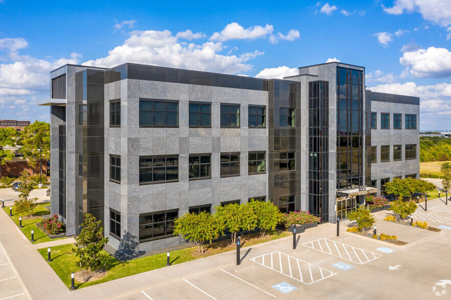 1225 S Main St, Grapevine, TX à louer - Photo du bâtiment - Image 1 de 6