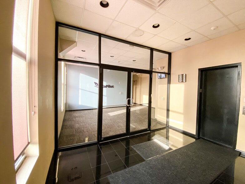 2000 E Carson St, Pittsburgh, PA for lease - Interior Photo - Image 3 of 11