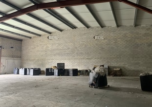Industrial in Gignac-la-Nerthe for lease Interior Photo- Image 2 of 2