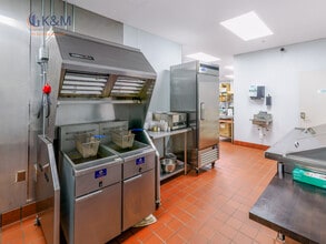 9414 Battle St, Manassas, VA for lease Interior Photo- Image 2 of 4