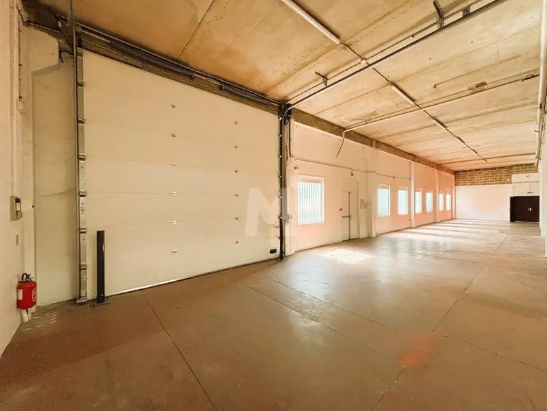 Flex in Verrières-le-Buisson for lease Interior Photo- Image 1 of 6