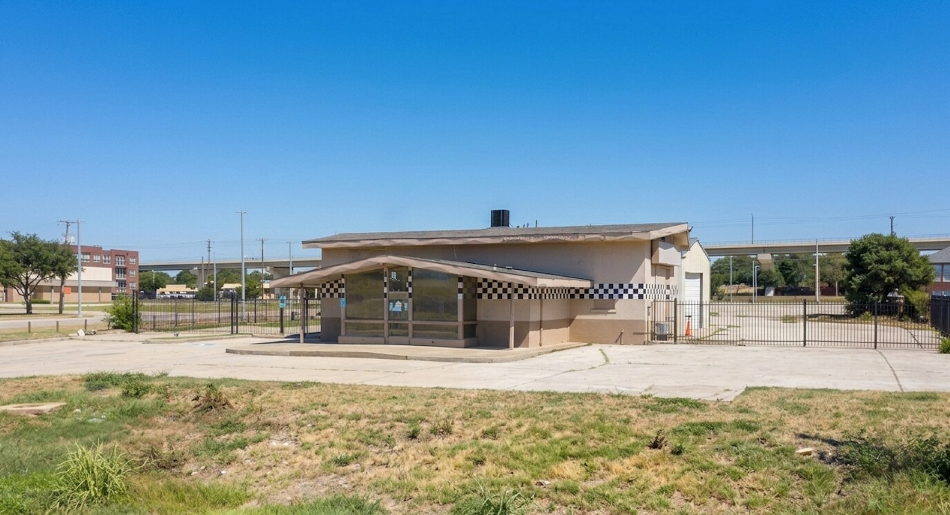 1605 S Interstate 35E, Carrollton, TX à louer Photo principale- Image 1 de 5