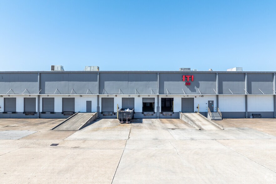 650 S 23rd St, Beaumont, TX à louer - Photo du bâtiment - Image 2 de 15