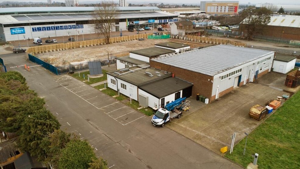 22-42 Freshwater Rd, Dagenham à louer - Photo du bâtiment - Image 3 de 12