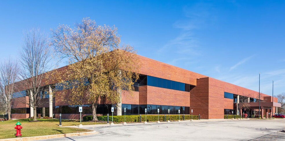 11000 W Lake Park Dr, Milwaukee, WI for lease - Building Photo - Image 2 of 10