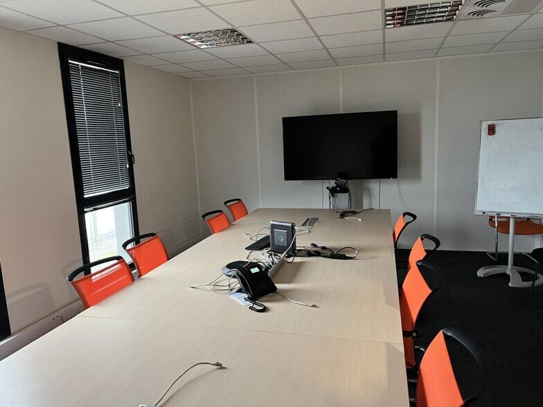Office in Rennes for lease - Interior Photo - Image 2 of 12