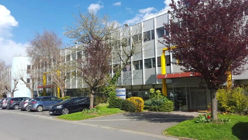 10 Chaussée Jules César, Osny à louer - Photo du bâtiment - Image 1 de 1