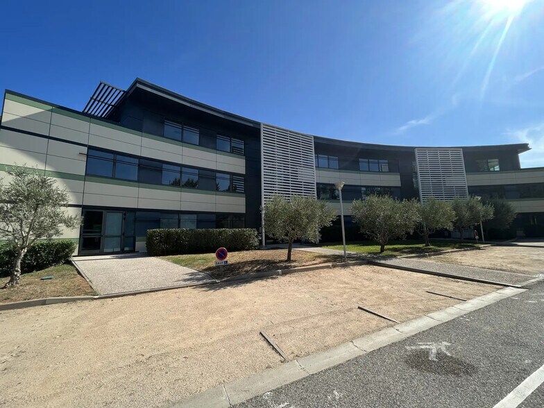 270 Rue Pierre Duhem, Aix-en-Provence à louer - Photo du bâtiment - Image 2 de 5