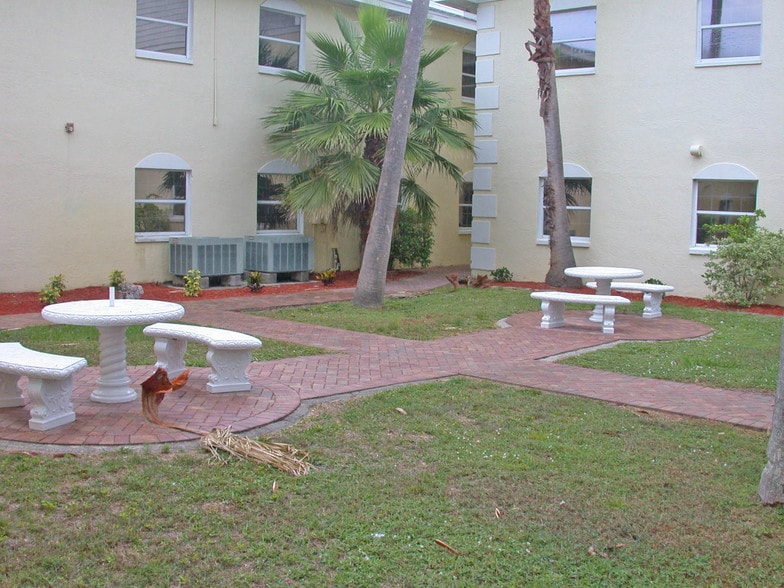 13180 N Cleveland Ave, North Fort Myers, FL for sale - Building Photo - Image 2 of 9