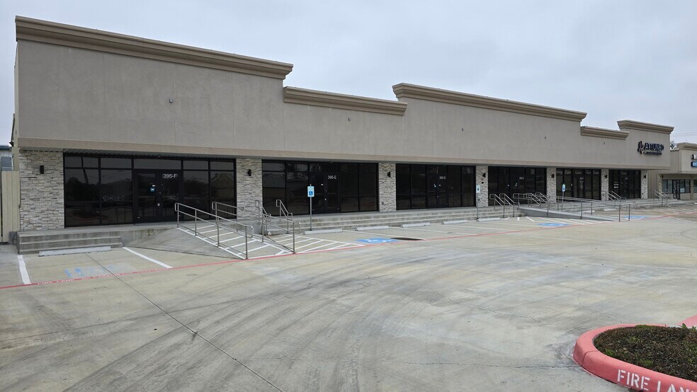 395 Columbia Memorial Parkway, Kemah, TX à louer - Photo du bâtiment - Image 2 de 8