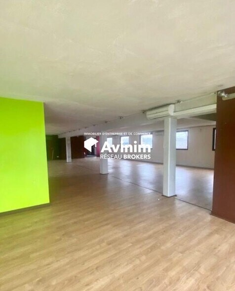 Office in Franconville for lease - Interior Photo - Image 2 of 8