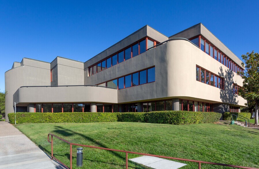 1701 Novato Blvd, Novato, CA à louer - Photo du bâtiment - Image 2 de 30