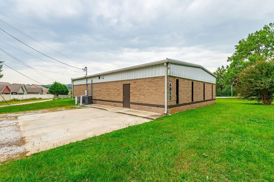 4913 Adams Rd, Hixson, TN à louer - Photo du bâtiment - Image 2 de 17