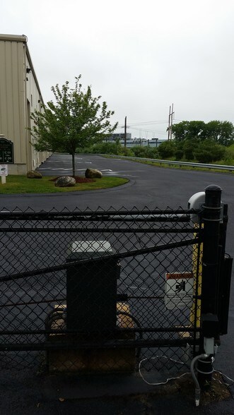 837 Upper Union St, Franklin, MA à louer - Photo du bâtiment - Image 3 de 16