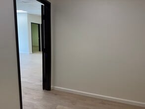 24303 Walnut St, Santa Clarita, CA for lease Interior Photo- Image 2 of 37