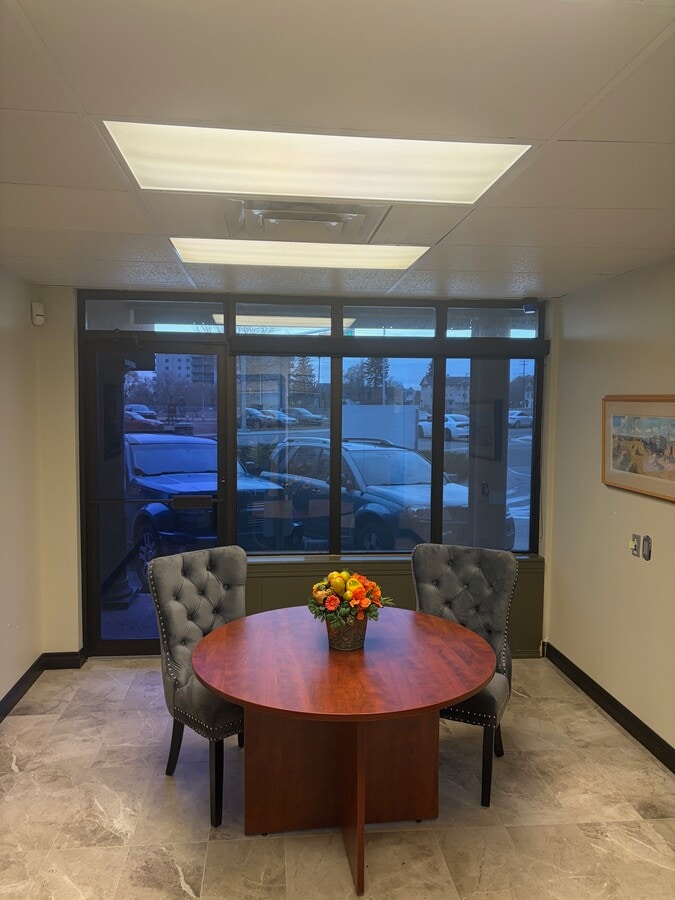 9320 Jasper Ave NW, Edmonton, AB T5H 3T5 - Unité 9340 -  - Photo intérieure - Image 1 of 10