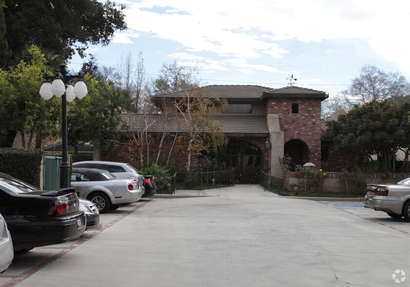 7154 Magnolia Ave, Riverside, CA à louer - Photo du bâtiment - Image 3 de 3