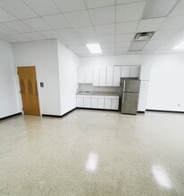 105 Stony Pointe Way, Strasburg, VA for lease Building Photo- Image 2 of 8