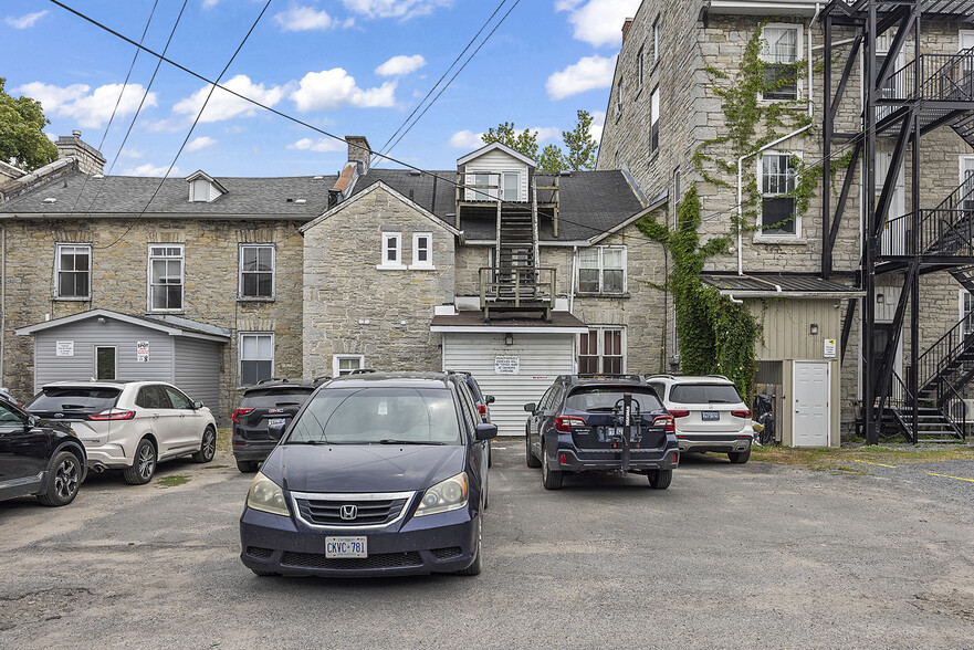 231 Brock St, Kingston, ON à vendre - Photo du bâtiment - Image 2 de 6