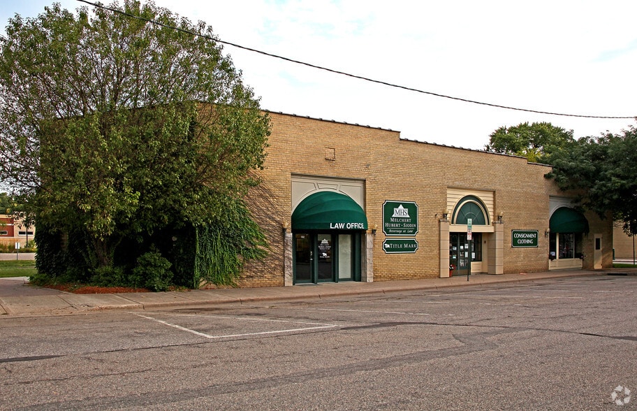 102 5th St W, Chaska, MN à vendre - Photo principale - Image 1 de 10