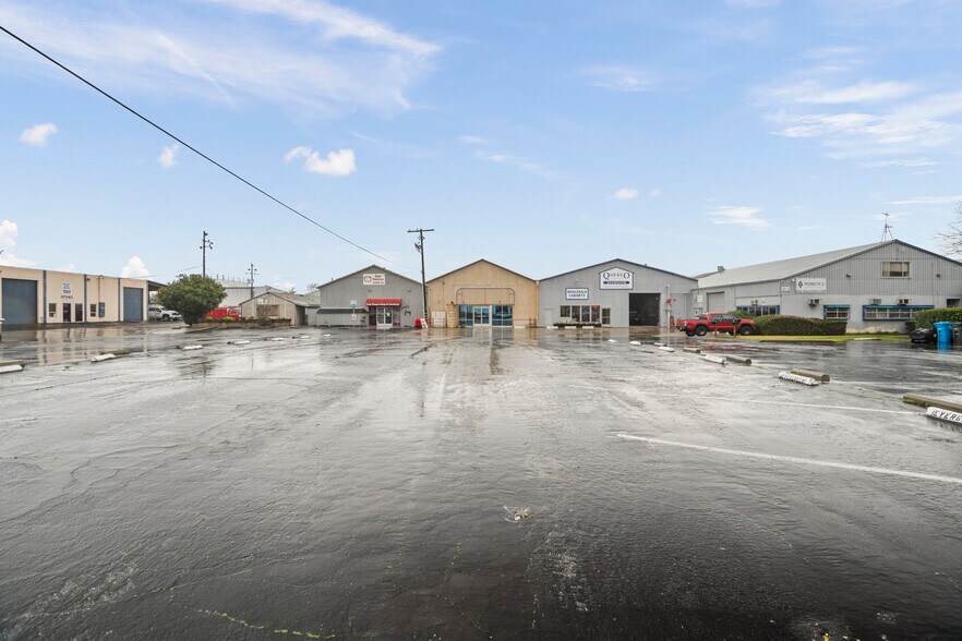 642 Quarry Rd, San Carlos, CA à louer - Photo du bâtiment - Image 2 de 12
